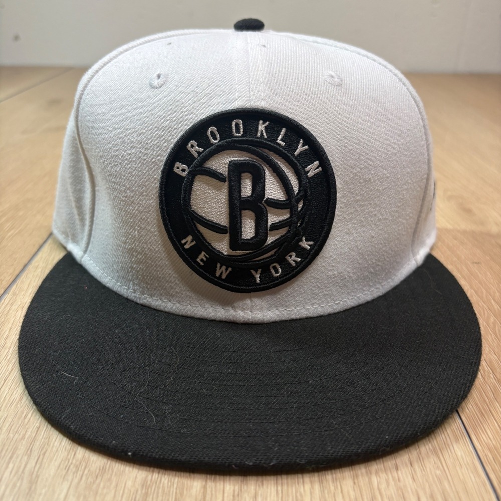 New Era Brooklyn Nets 59Fifty NBA Fitted Hat White Black Size 7 5/8 Green Bottom